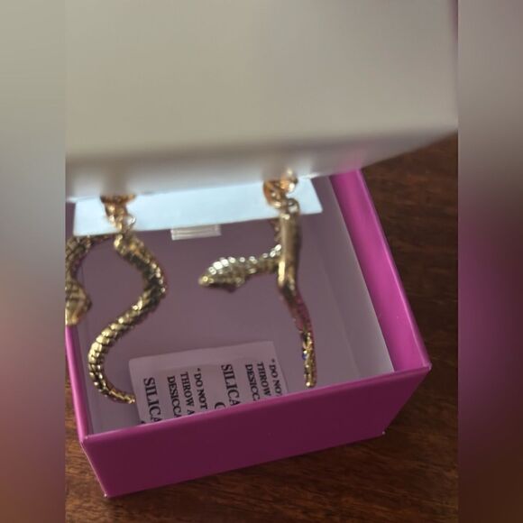 Betsey Johnson snake earrings 🐍✨💫 - Picture 3 of 4